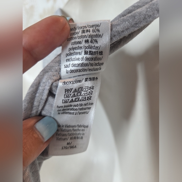 Victorias Secret Sport "Love Victoria" Grey Twisted Back Tank sz MEDIUM EUC Gym - Picture 4 of 5